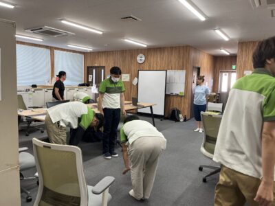 協会けんぽの健康セミナーで肩こり、腰痛予防の体操やストレッチを学びました